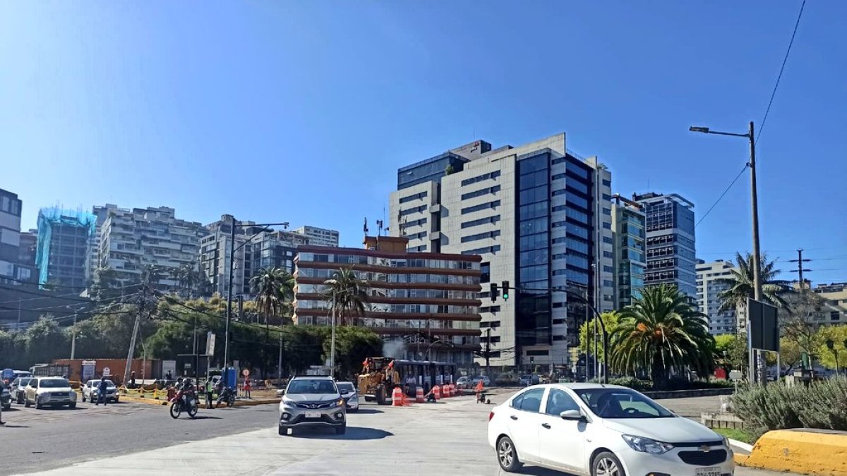 Está habilitado el cruce de la av. 6 de Diciembre y Plaza Argentina, tras finalizar la intervención en el sector.