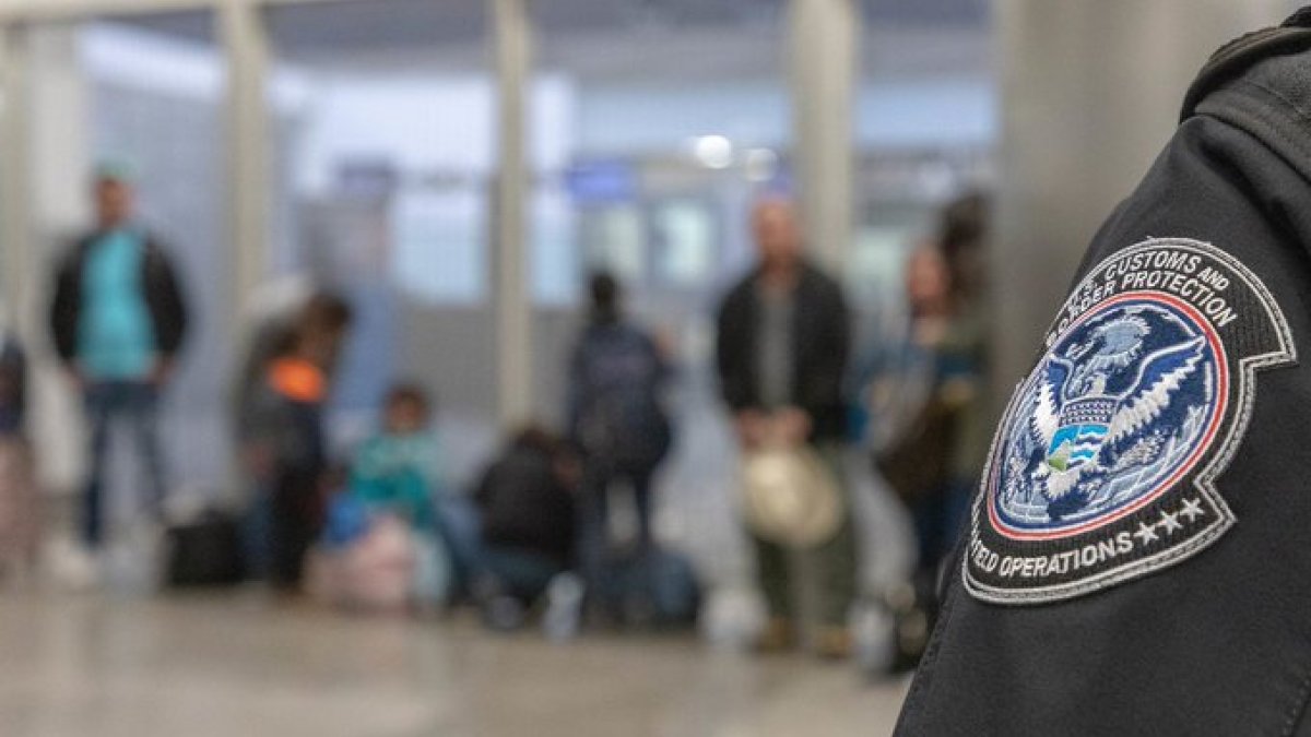 Impacto. La creciente salida de ecuatorianos hacia el exterior en búsqueda de un nuevo y mejor futuro golpea a la niñez y adolescencia, afirman expertos.