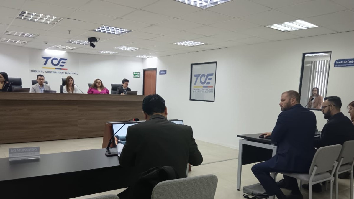 Este 18 de octubre de 2024 se tenía que realizar la audiencia por la denuncia contra Verónica Abad, sin embargo fue suspendida