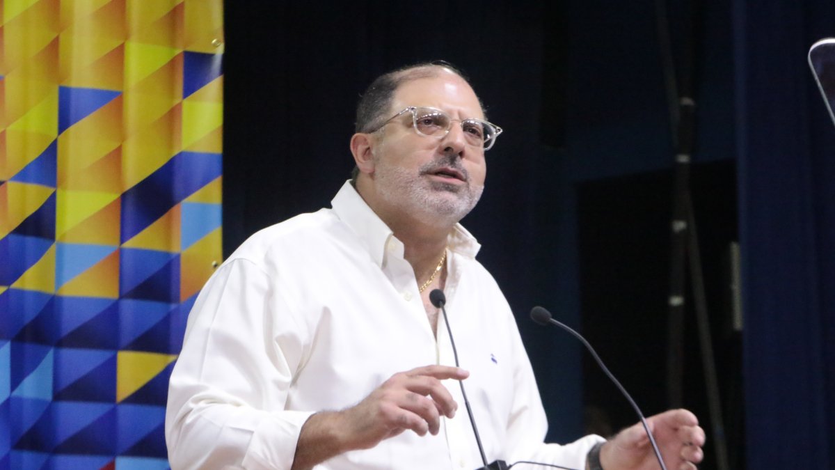 Henry Kronfle fue presidente de la Asamblea Nacional y ahora es candidato presidencial.