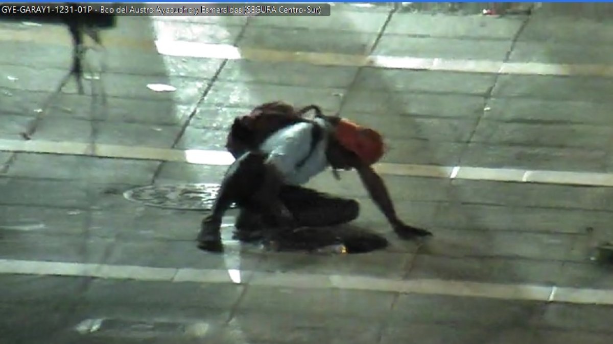 El hecho quedó captado en cámaras de vigilancia.