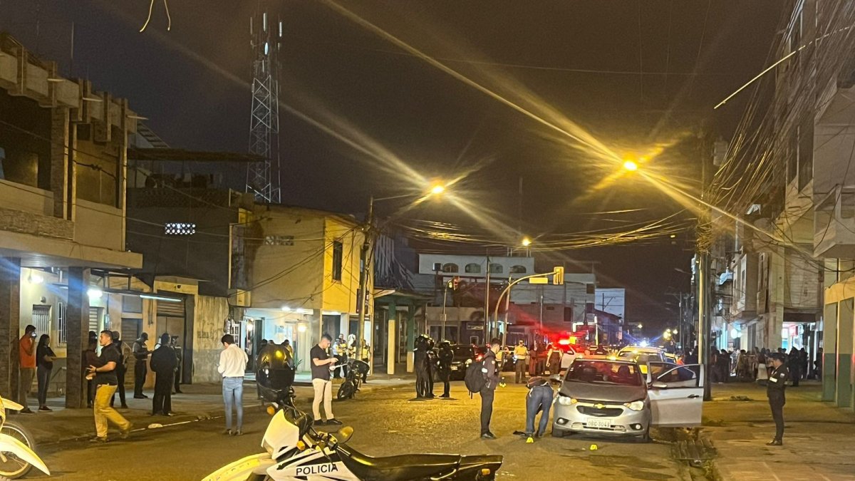 Indagación. En la escena del delito se encontraron casquillos y armas.