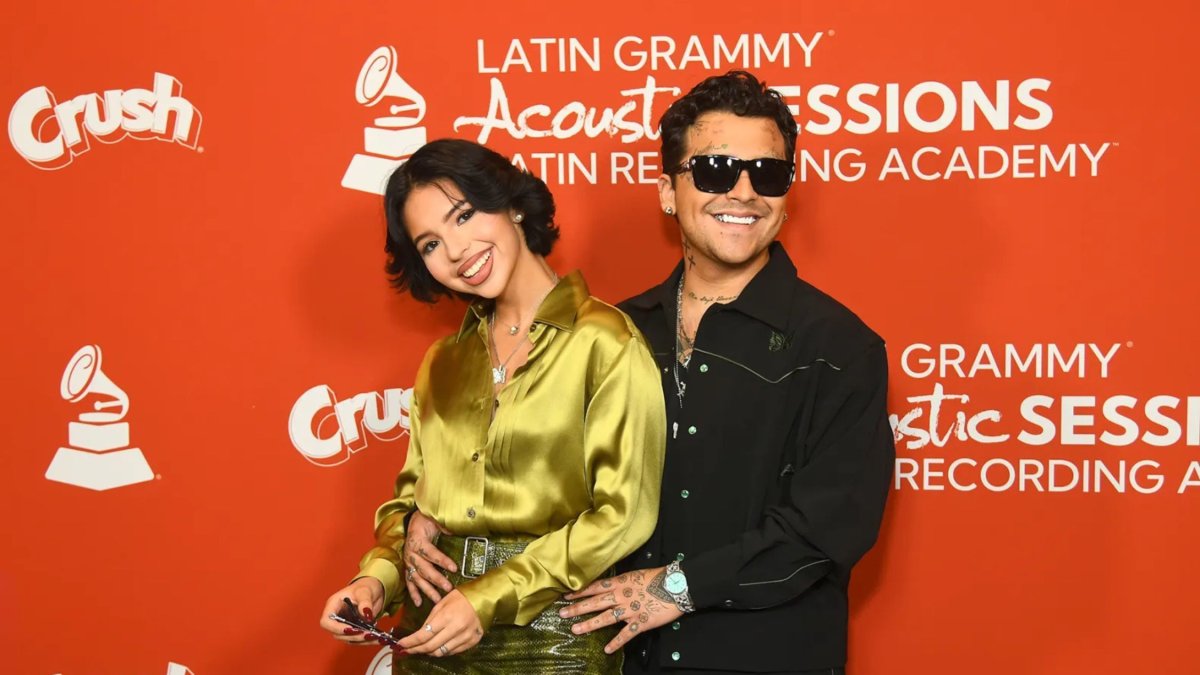 Ángela posa junto a su esposo.