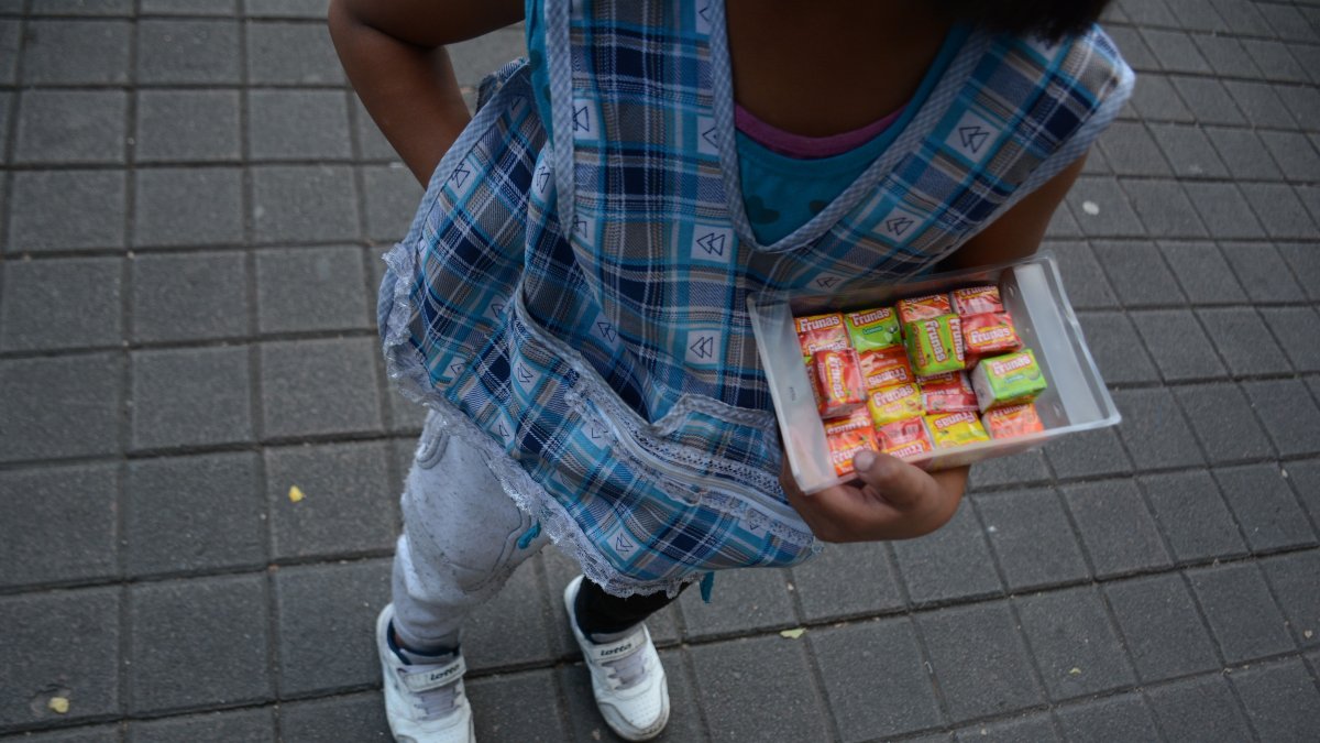 Referencial. Las mujeres alquilaban a sus hijas por cinco dólares a dos vecinos. Luego, ellos las llevaban a vender dulces