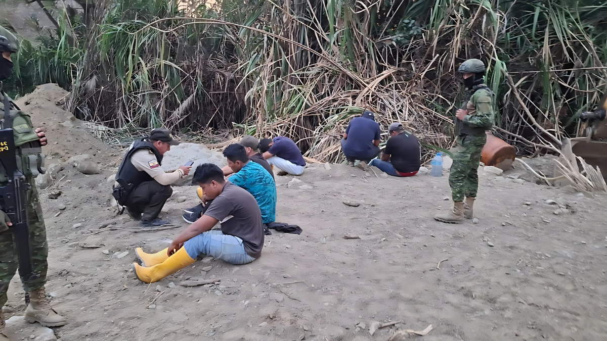 Nueve personas fueron aprehendidas durante el operativo.