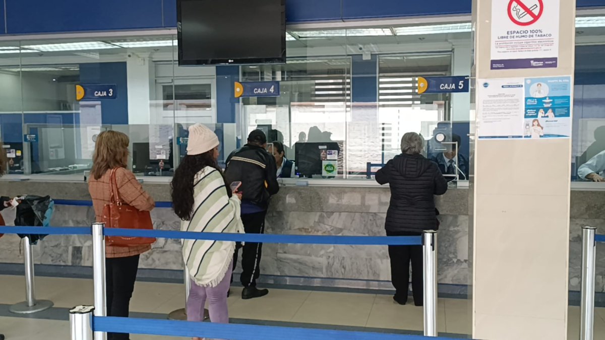 Hecho. Ciudadanos expresan su malestar debido a los costos en planillas.