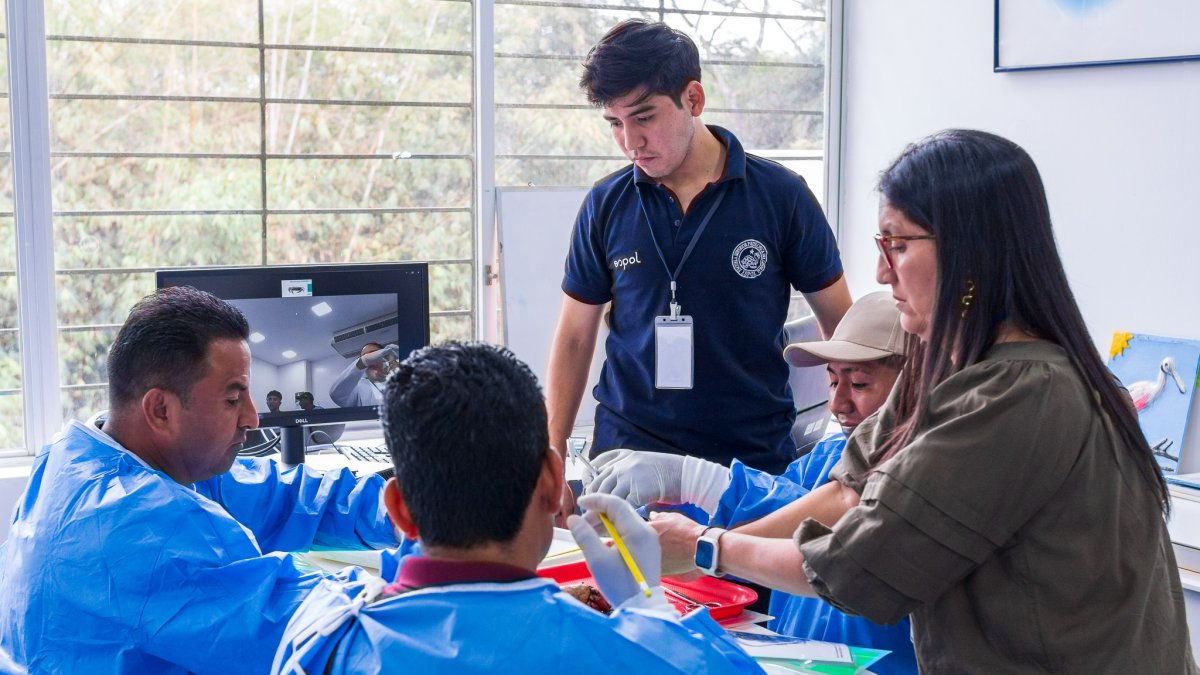 Los comuneros de Puerto Roma adquirieron aprendizaje en el uso de microscopios, instrumentos para estudios de georreferenciación, entre otros temas.