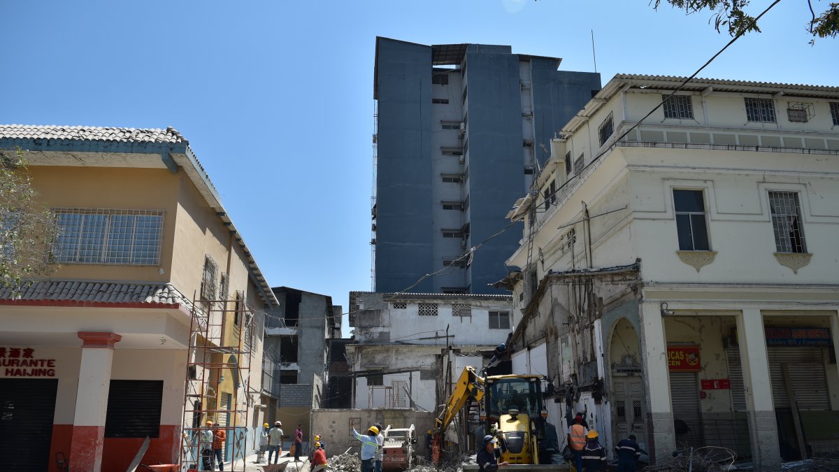 Hecho. Finalmente, el edificio Fantasía fue demolido totalmente.