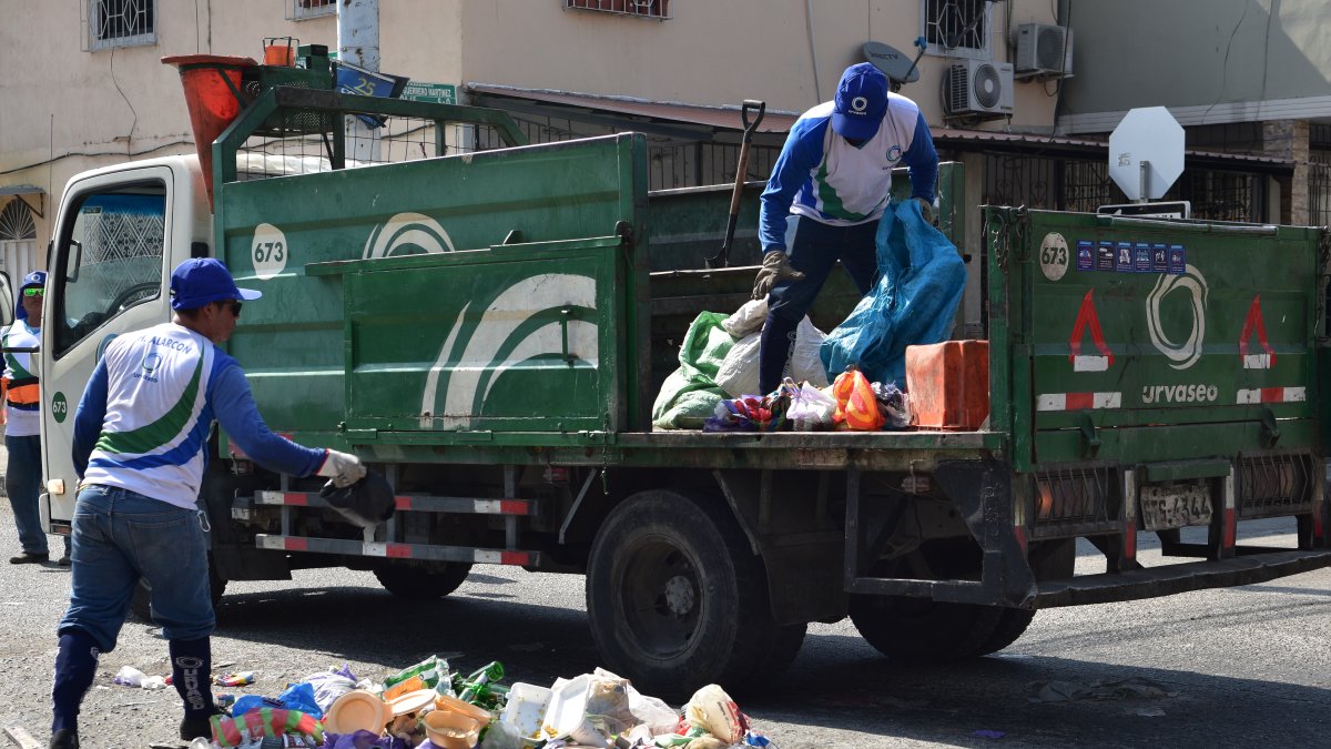 El personal de limpieza realizó las labores.