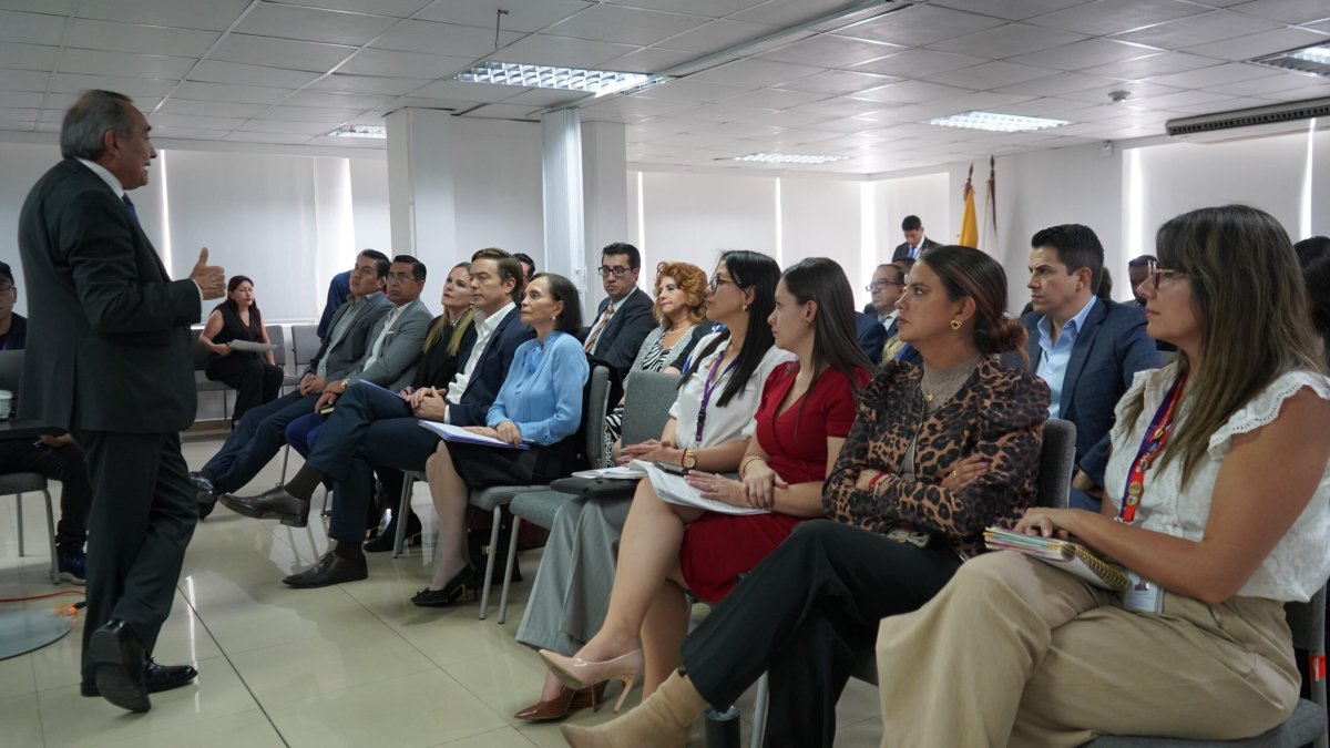 Proceso. Delegados del Ministerio de Salud se reunieron con representantes de las dializadoras para tratar el servicio que se realiza.