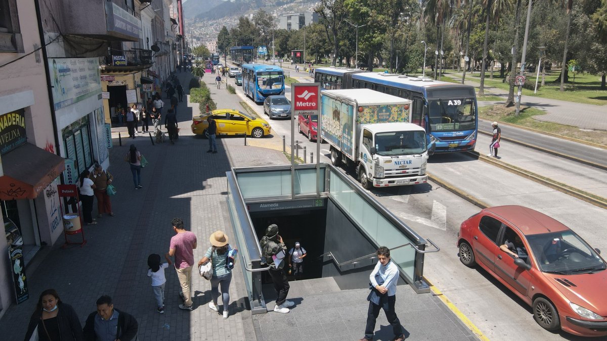 Conexión. La idea del plan es que el Metro de Quito sea la columna vertebral del sistema de transporte, sin embargo están definiendo rutas.