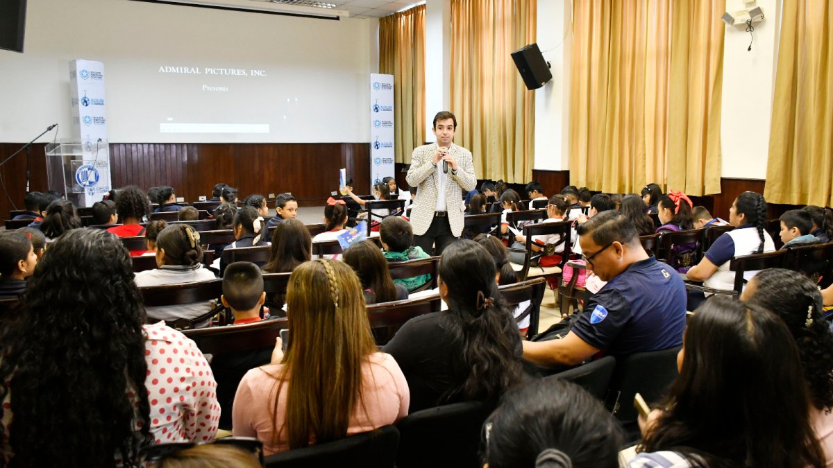 Presentación. Carlos Cordovez gestionará la propuesta audiovisual y la expresión corporal del participante