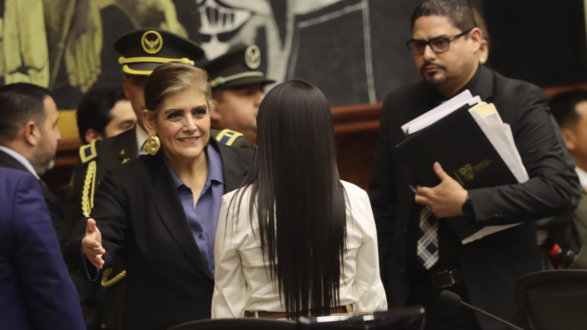 Mónica Palencia en su llegada al pleno de la Asamblea Nacional.