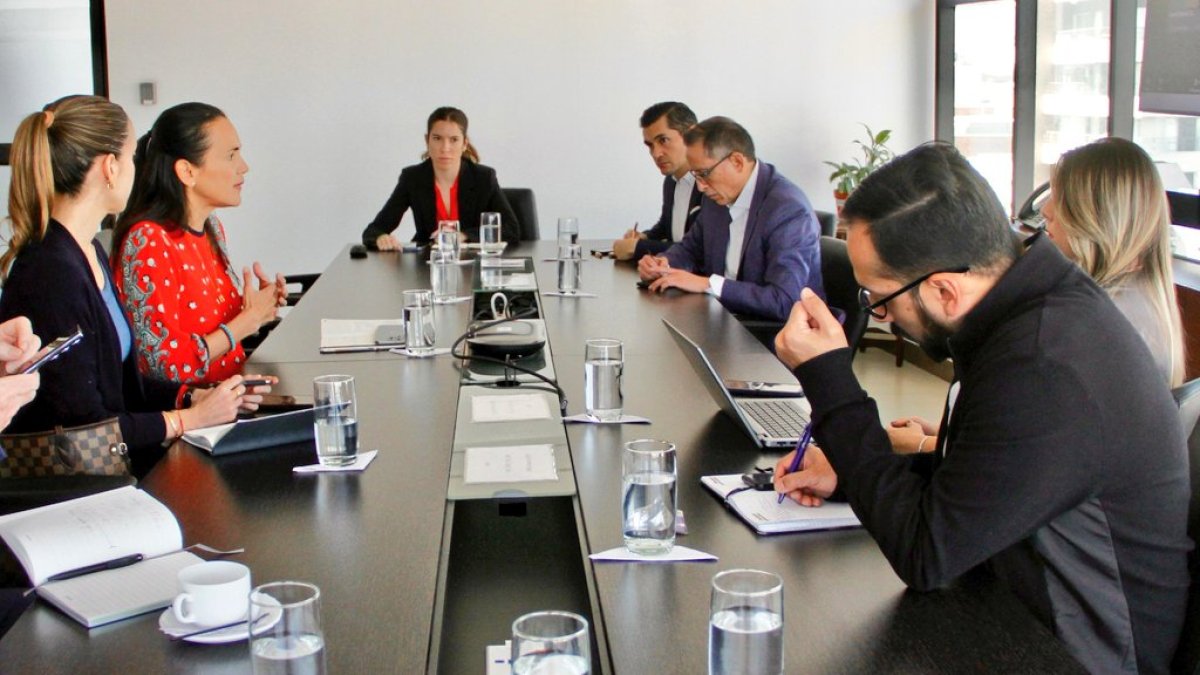 Reunión en días pasados por la crisis energética entre el Gobierno y el sector privado.