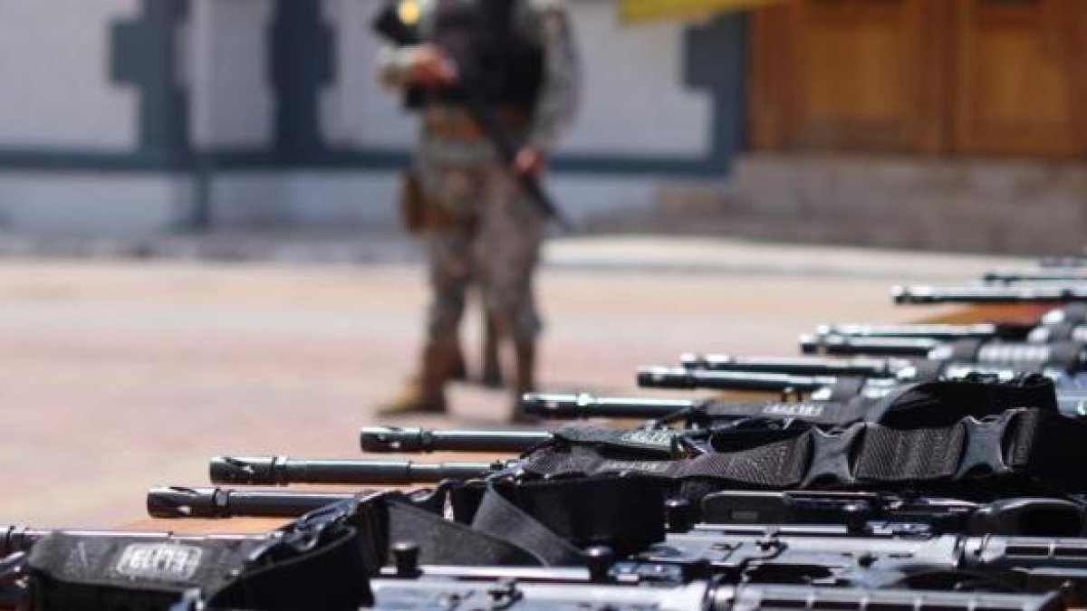 El primer mandatario informó que desde este miércoles 23 de octubre el Bloque de Seguridad podrá utilizar el armamento incautado al crimen organizado.