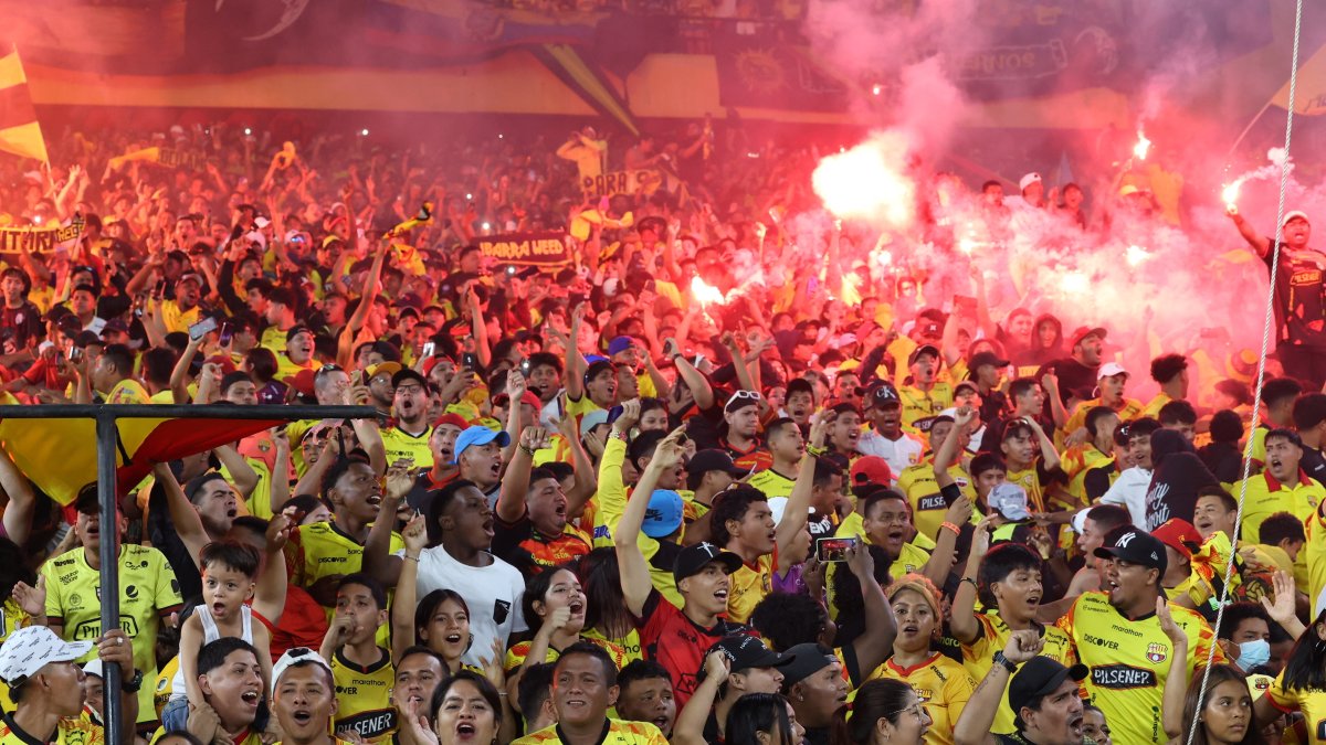 En el Clásico del Astillero 235 se prendieron bengalas que repercutieron en multas para Barcelona