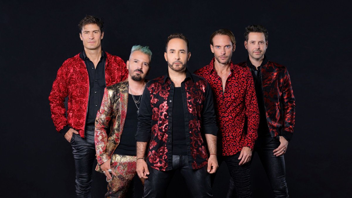 Mercurio lanzó su primer disco en 1995.