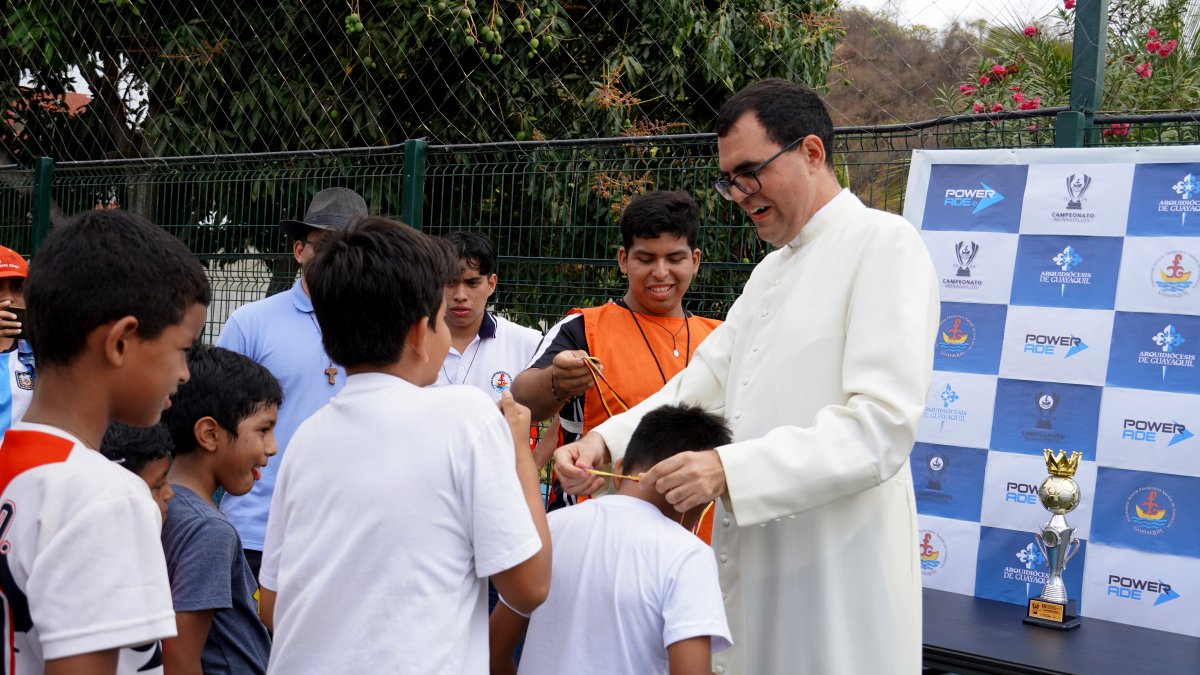 En la categoría Junior, la parroquia Jesucristo Pan de Vida se llevó el trofeo