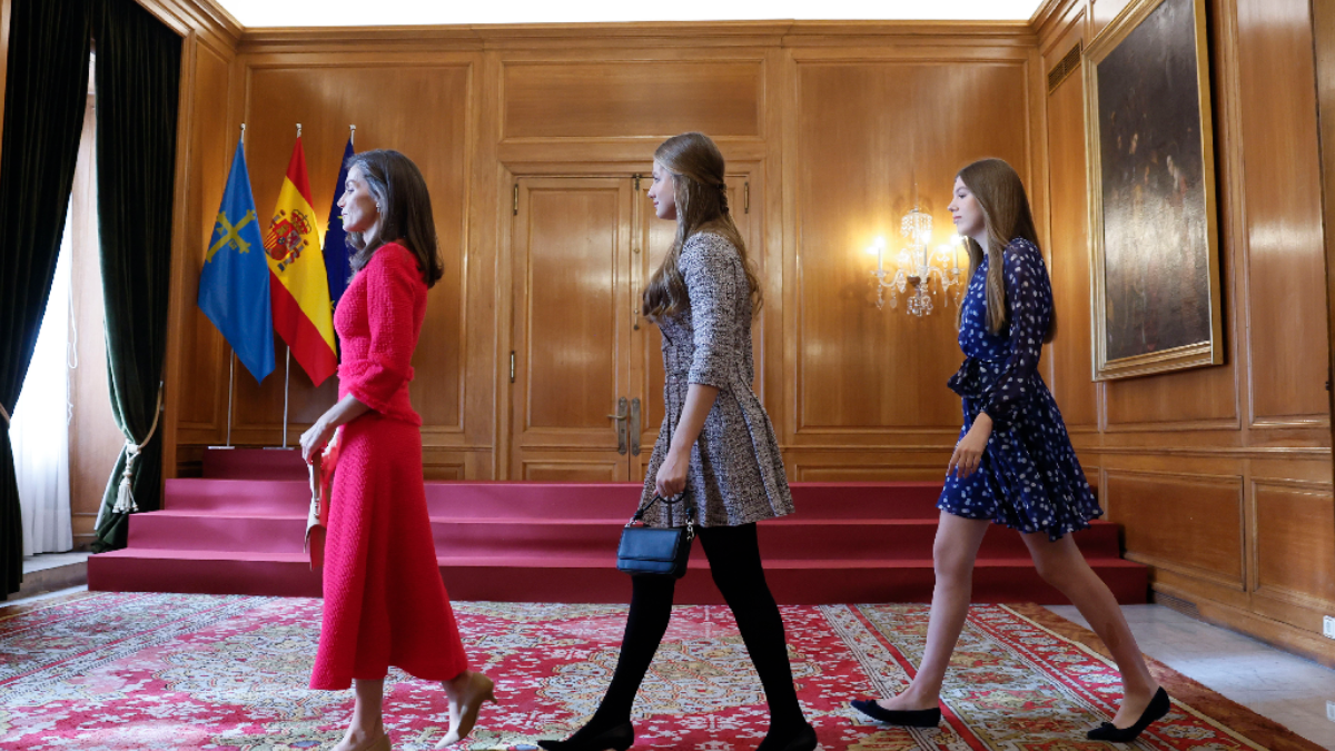 Princesa Leonor y la infanta Sofía previo a la entrega de los Premios Princesa de Asturias 2024.