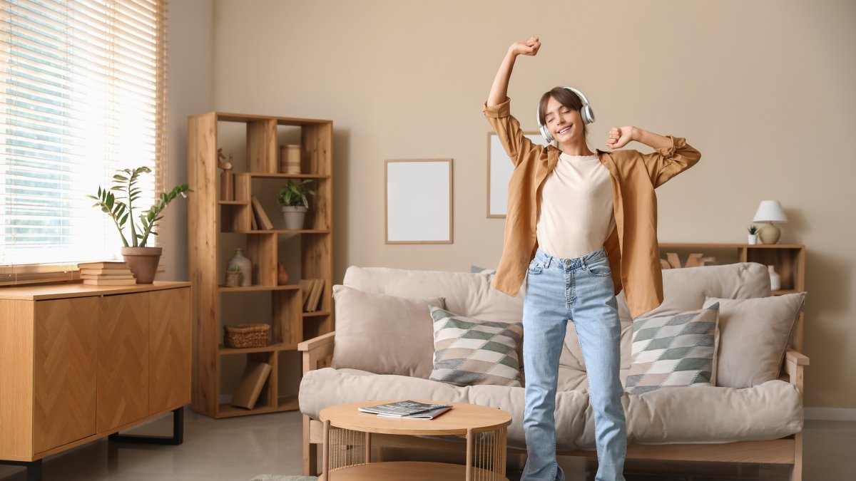 Prueba la meditación, la respiración profunda o el yoga. Estas prácticas pueden ayudarte a calmar la mente y reducir la ansiedad.