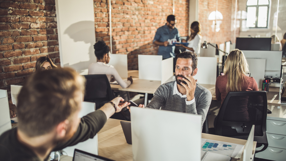 Se propone reducir la jornada laboral a 6 horas por los apagones.