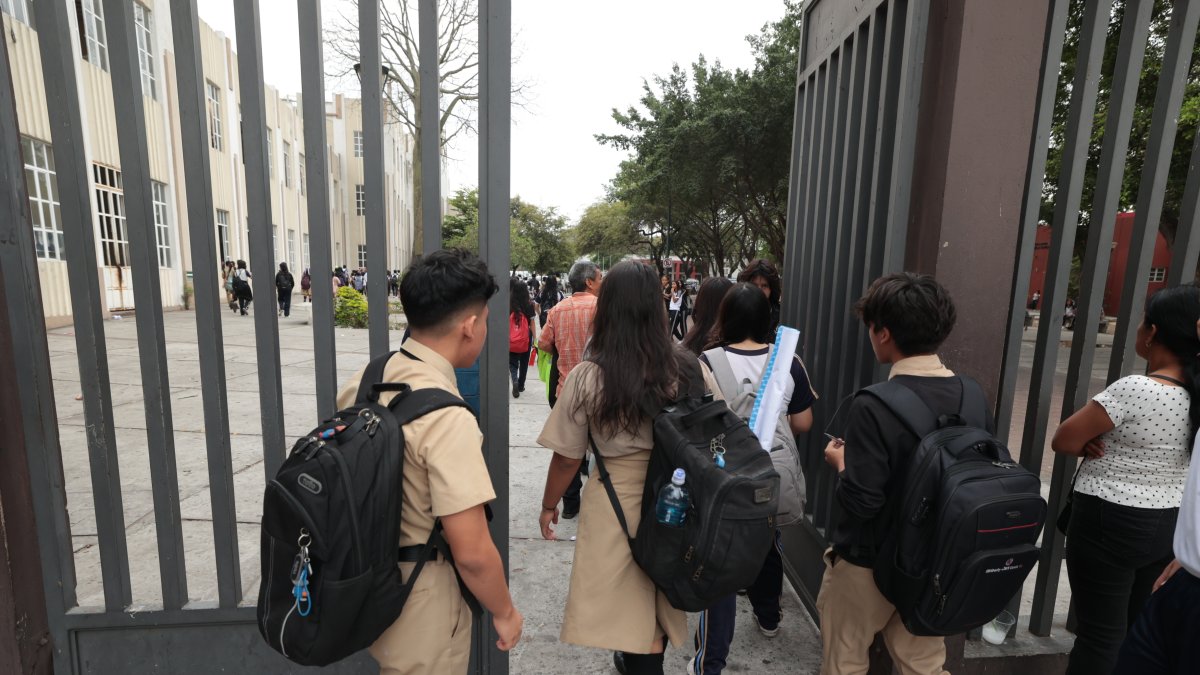 La entrada y salida de los colegios está sujeta a cambios.