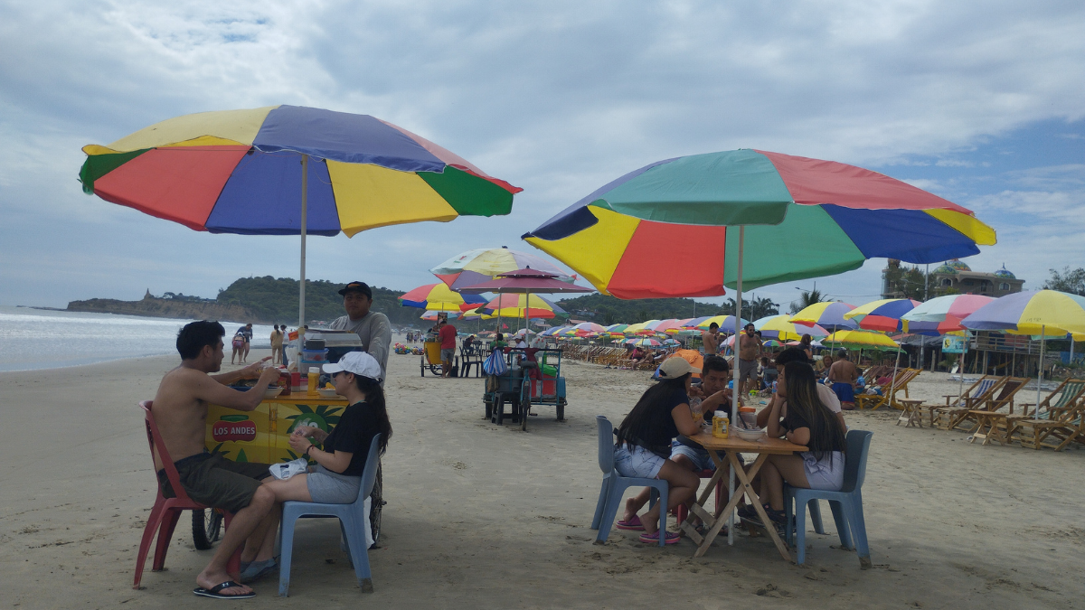 La playa es una opción para disfrutar el feriado durante los apagones.