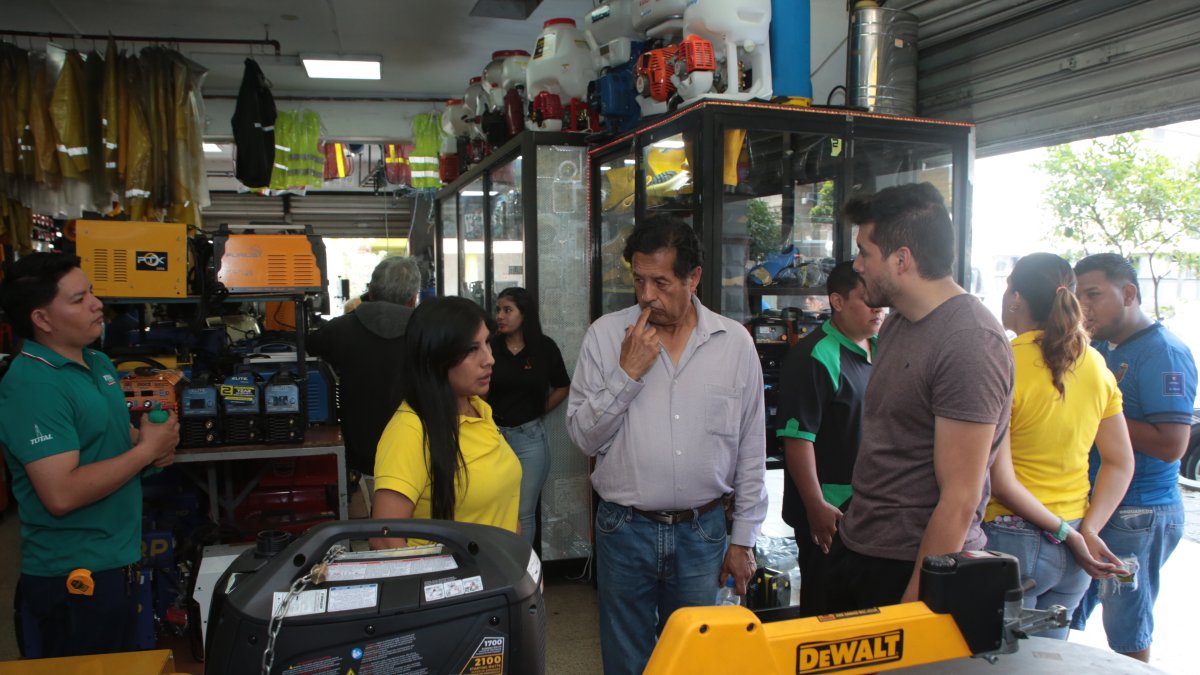 Varias ferreterías y locales dedicados a la venta de generadores reportaron una escasez de este producto.