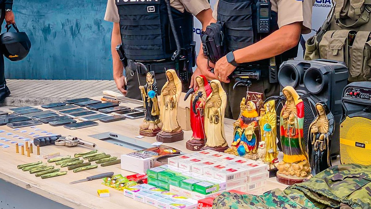 Artículos decomisados en sector de Socio Vivienda, la mañana de este sábado 26 de octubre.