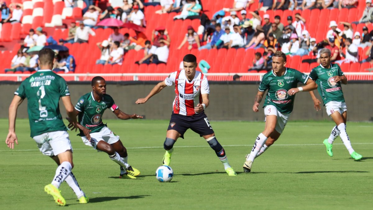 Álex Arce estuvo comandando el ataque de Liga de Quito ante Mushuc Runa.