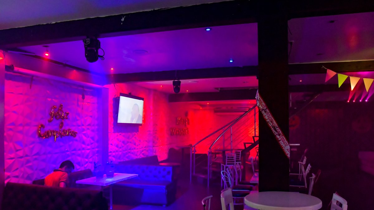 Zona Rosa. Una de las zonas más coloridas en la noche, actualmente se encuentra sin visitantes por los cortes de luz.