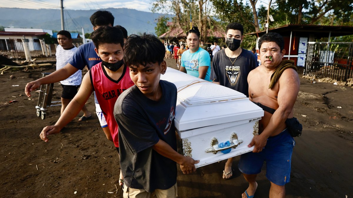 Más de 250.000 aldeanos tuvieron que evacuar por la fuerte tormenta en Filipinas.