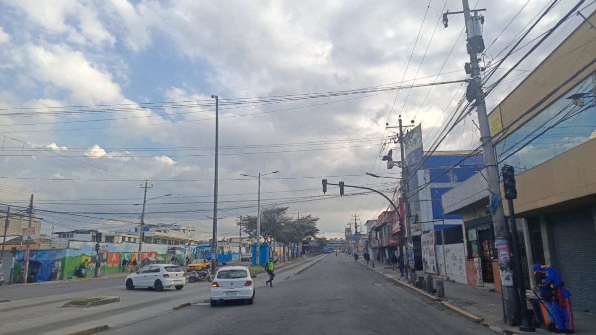 Los agentes dirigirán el tránsito en las intersecciones en donde los semáforos dejen de funcionar por los apagones.