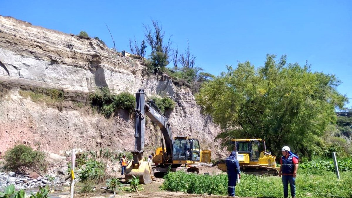 Talud. El muro de escollera beneficiará a 70 familias que viven alrededor.
