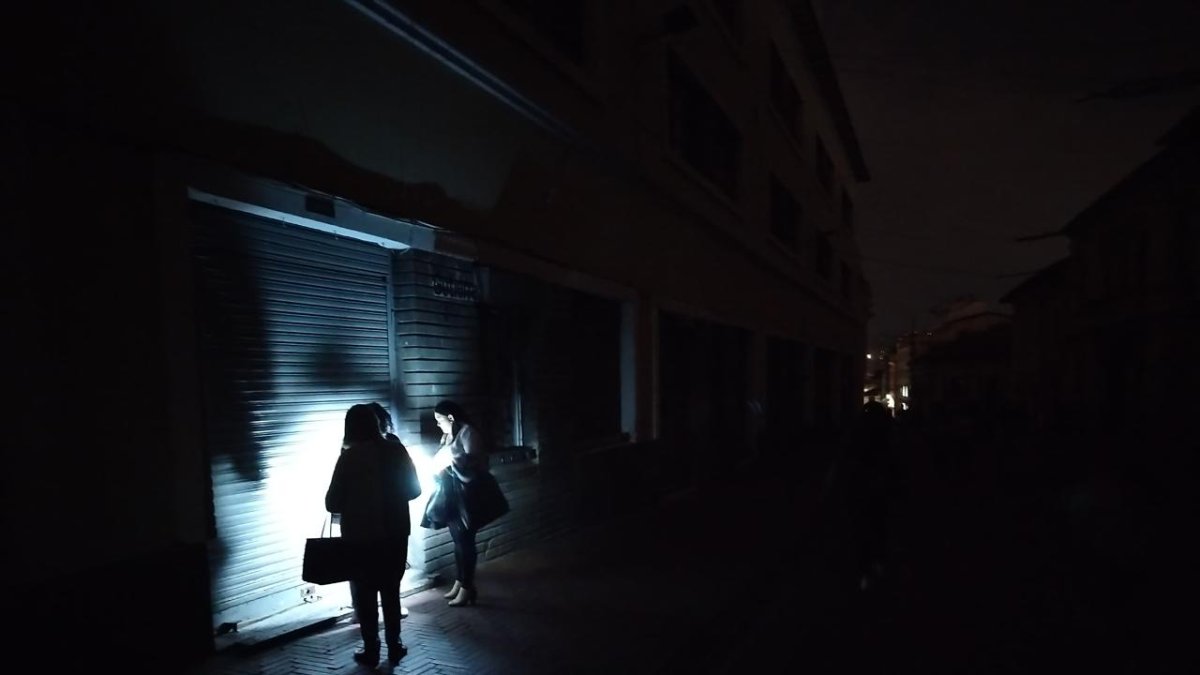 Guayaquil vive otra semana a oscuras por los cortes de luz.