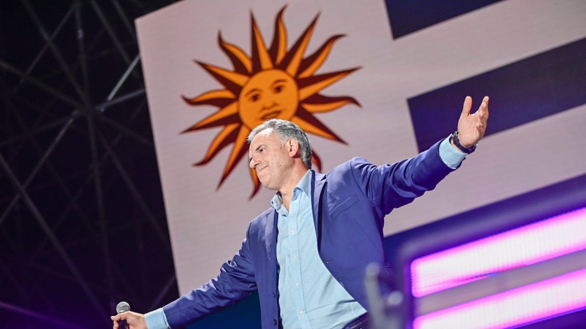 Yamandú Orsi, el candidato más votado en las elecciones de Uruguay se enfrentará a Álvaro Delgado en la segunda vuelta.