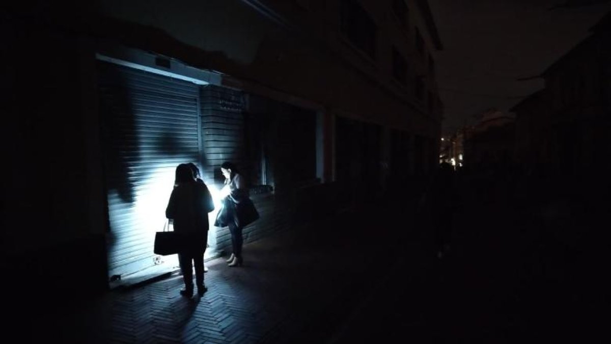 La producción de la Hidroeléctrica Coca Codo Sinclair reduce los horarios de cortes de luz.