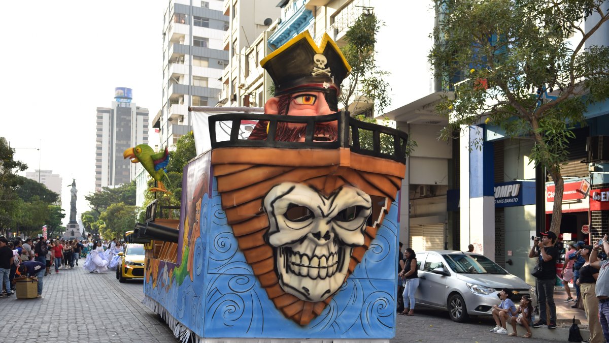 En el desfile, además, participaron estudiantes.