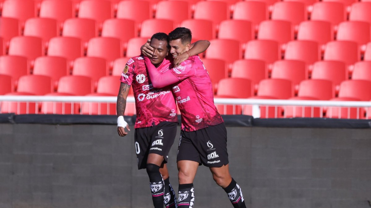 Michael Hoyos, delantero del Independiente del Valle, le dio la ventaja a su equipo 1-0 ante Universidad Católica.