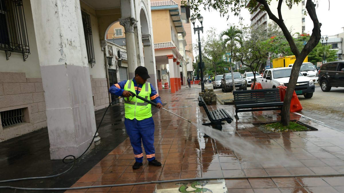 La 9 de Octubre reabrió al tránsito vehicular y peatonal.