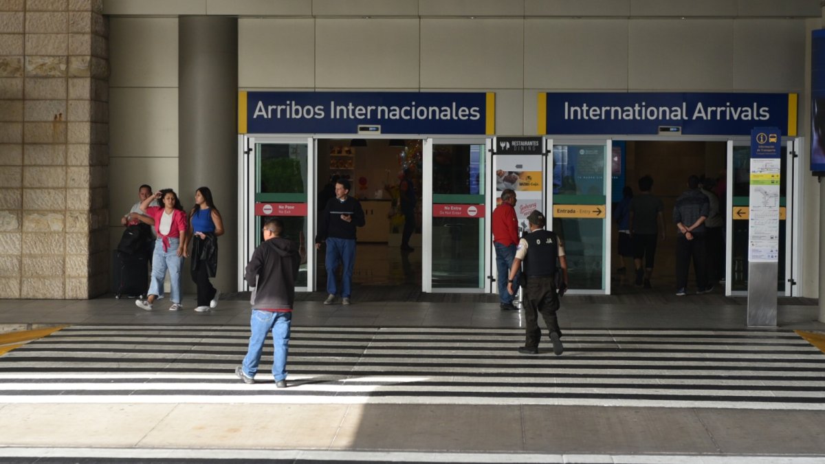 En el Aeropuerto Mariscal Sucre de Quito, 12 pasajeros de la India fueron inadmitidos