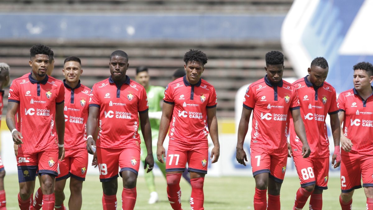 Jugadores de El Nacional luego del partido que perdieron ante Orense en la fecha 11 e Orense