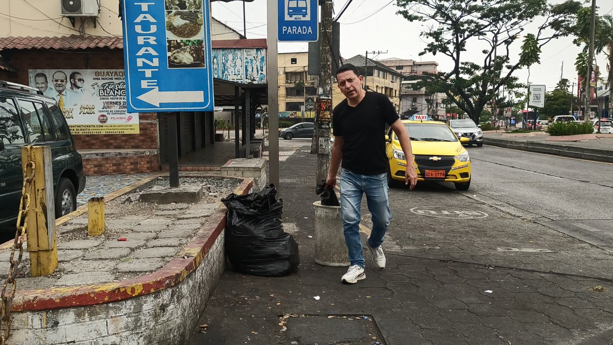 Sitios. Los lugares destinados para que la ciudadanía tome o se baje de los buses de transporte público no son respetados. En dichas paradas también se deposita la basura.