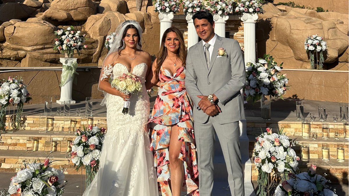 Gabriela Pazmiño con los esposos.