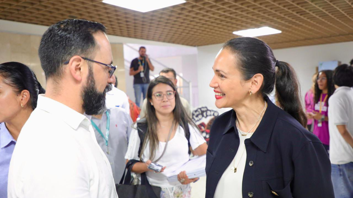 Inés Manzano en su visita a Colombia.