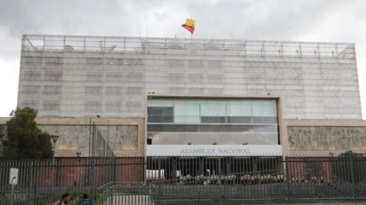 La presidenta del Palacio Legislativo señaló que la medida busca reactivar el comercio y acercar a la gente a la Asamblea Nacional.