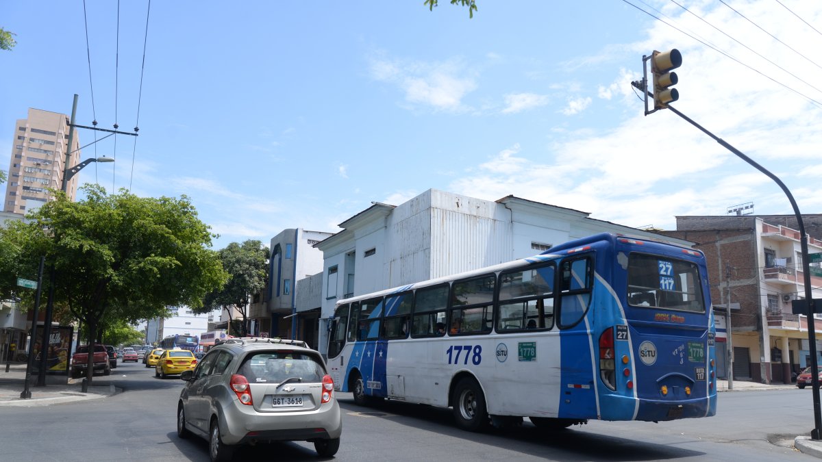 Por la demolición del edificio Fantasía, muchas unidades tuvieron que tomar otros recorridos, pero volvieron a su ruta regular.