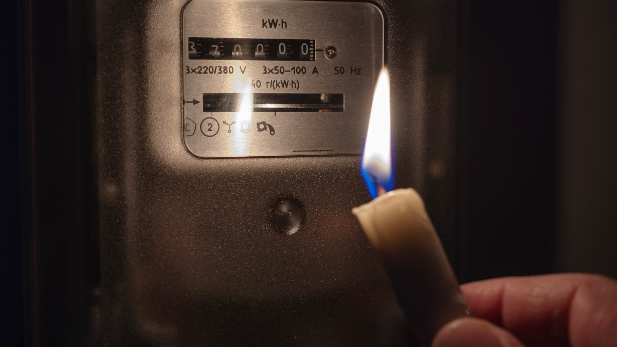 Los racionamientos de energía eléctrica en la urbe porteña siguen durante el asueto.