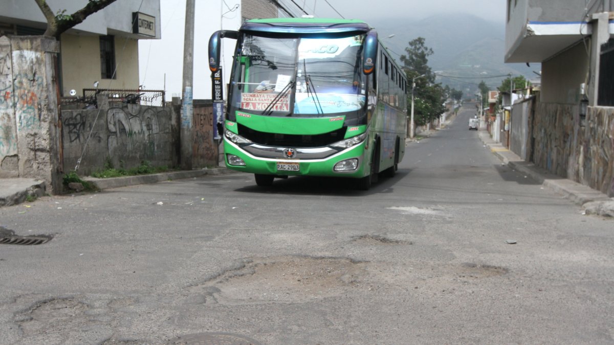 Baches. El mal estado de las vías en Collaquí y La Morita genera malestar.