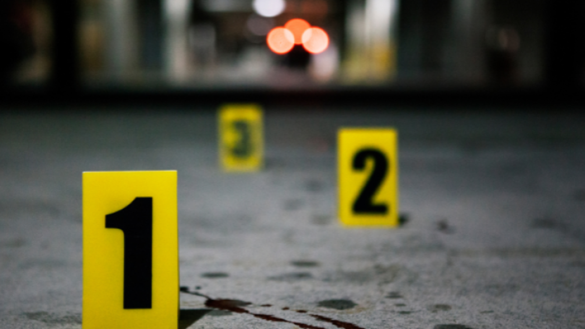 Los atacantes llegaron a bordo de una motocicleta y asesinaron a tres personas.